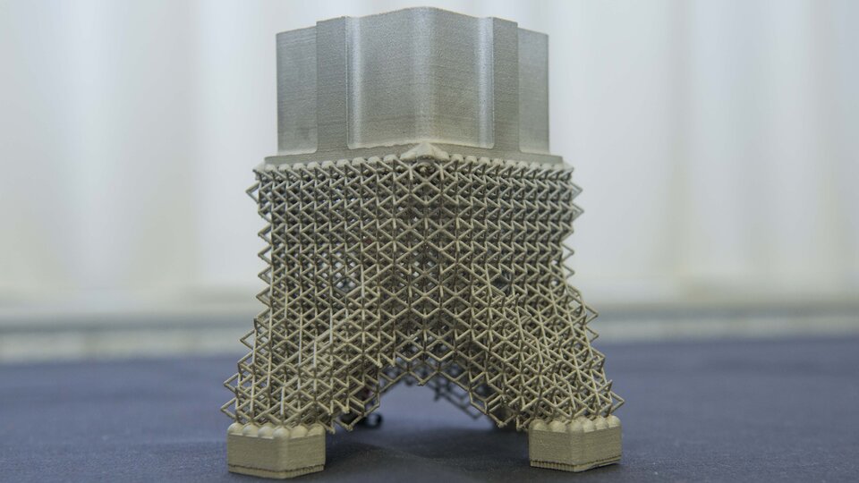 One-piece 3D-printed satellite bracket