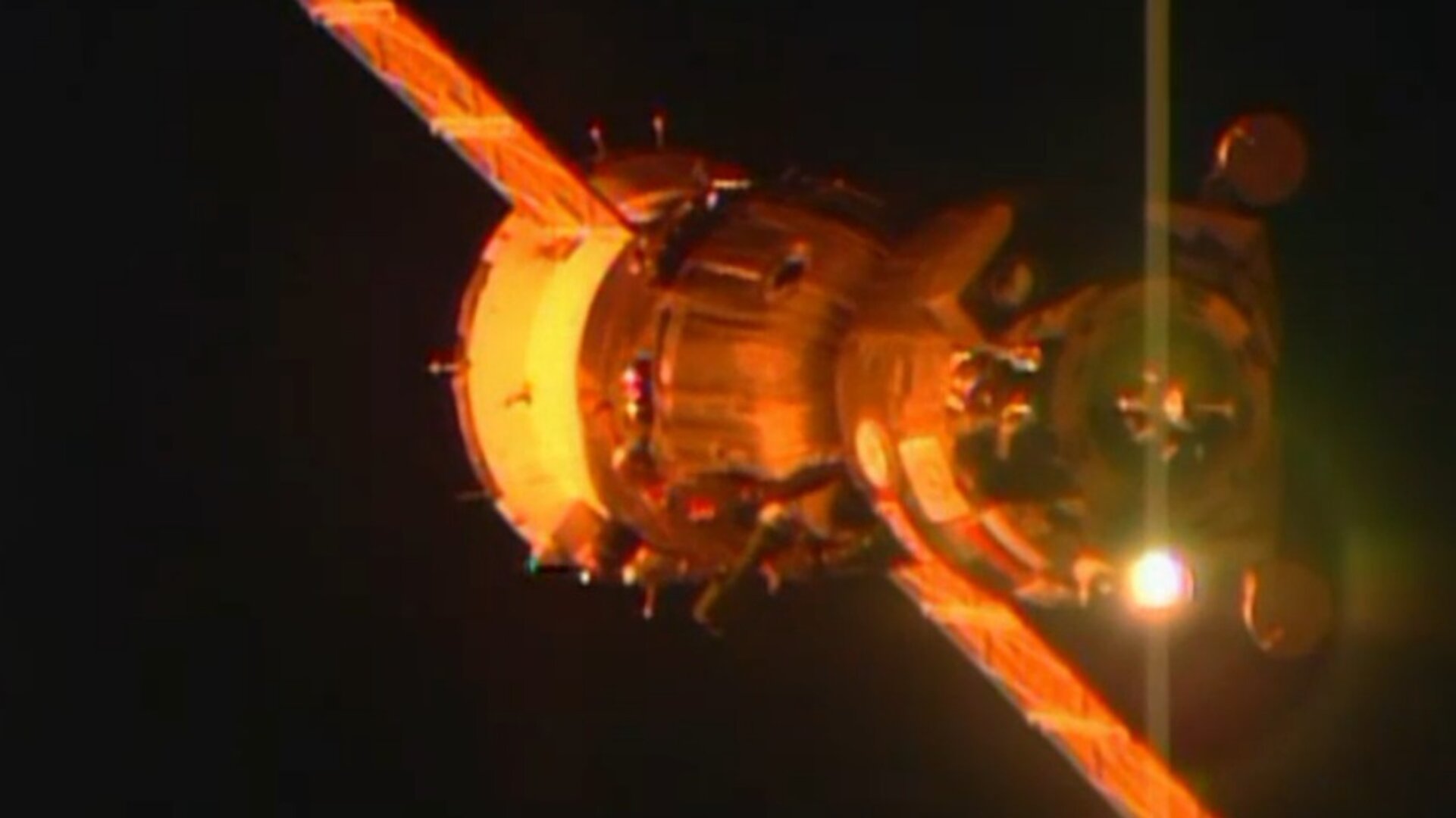 Soyuz approaches Station