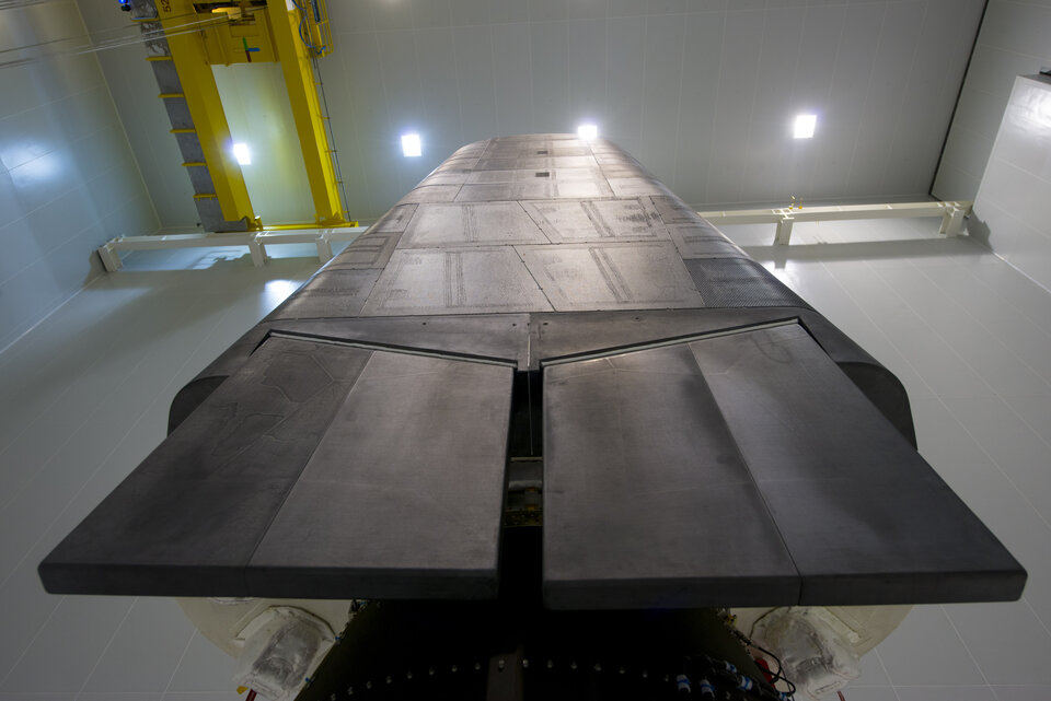 Carbon-fibre panels shield IXV