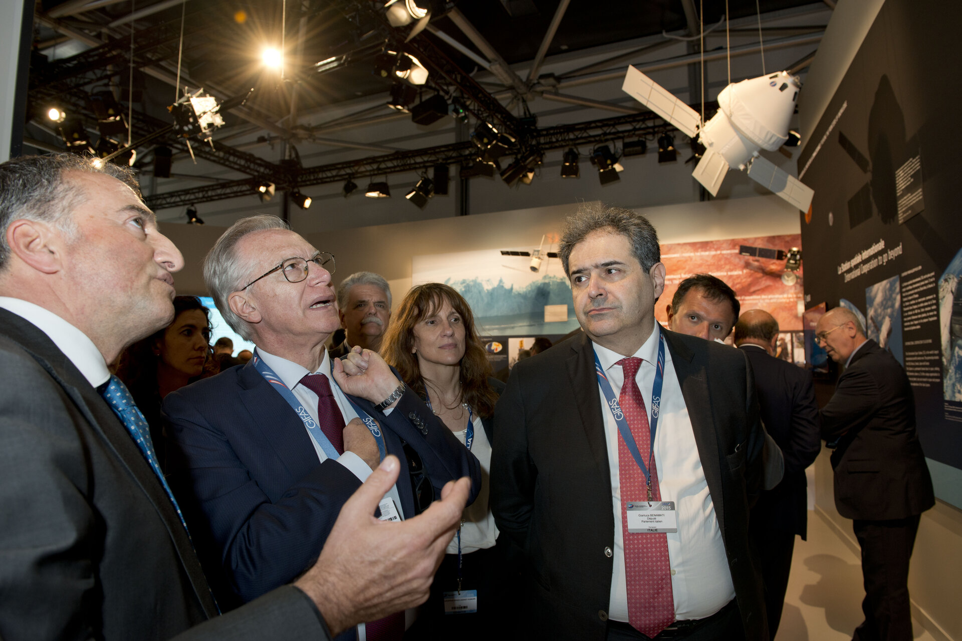 Giuseppe Morsillo presents to Guglielmo Epifani the ESA pavilion