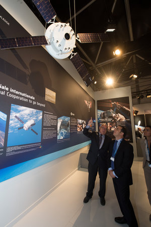 Jean-Jacques Dordain presents to Marios Demetriades the ESA Pavilion