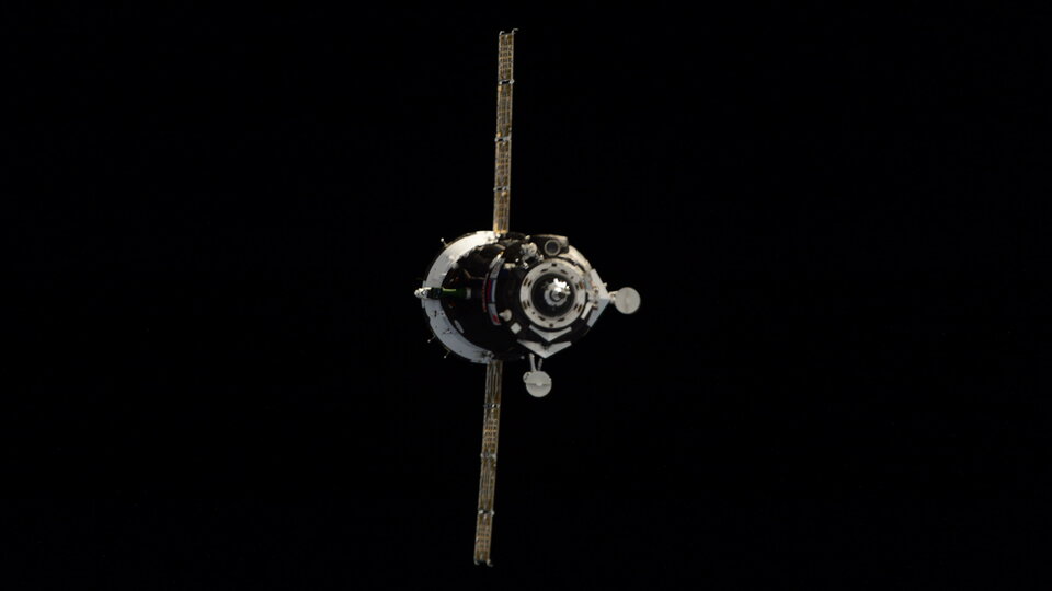 Soyuz TMA-18M arriving at Space Station