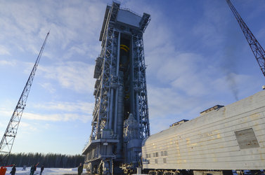 Sentinel-3A upper composite arrives by train to the launch pad 
