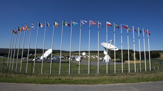 Vlaggen van internationale samenwerking in Redu