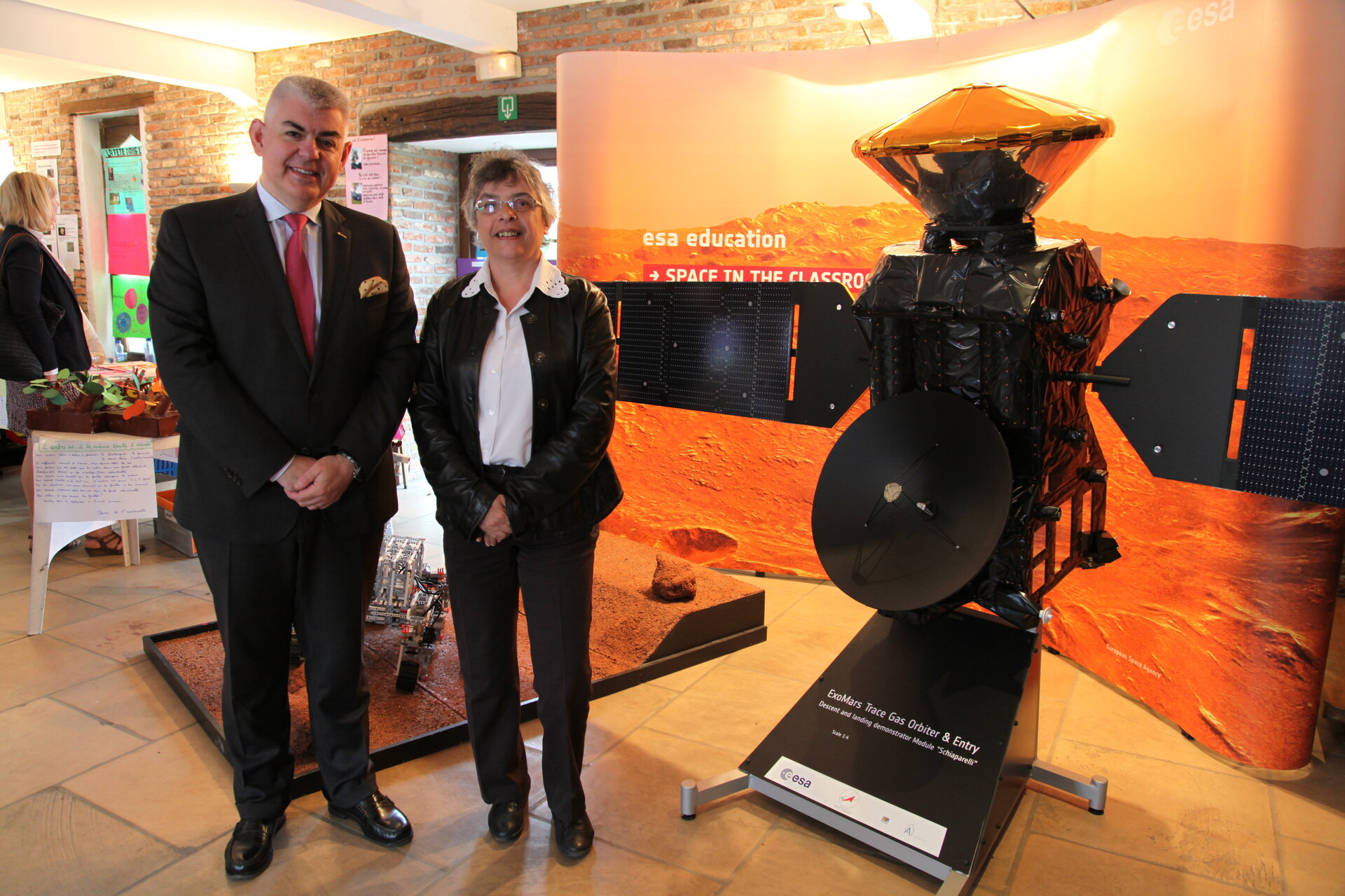 Lise-Anne Hanse and Hugo Marée next to ESA’s ExoMars model