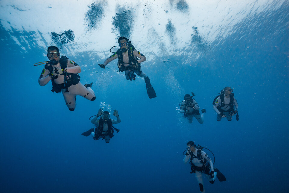 Underwater crew descends for NEEMO 21