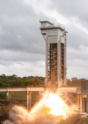 ARTA-6 test firing of an Ariane 5 solid-propellant booster