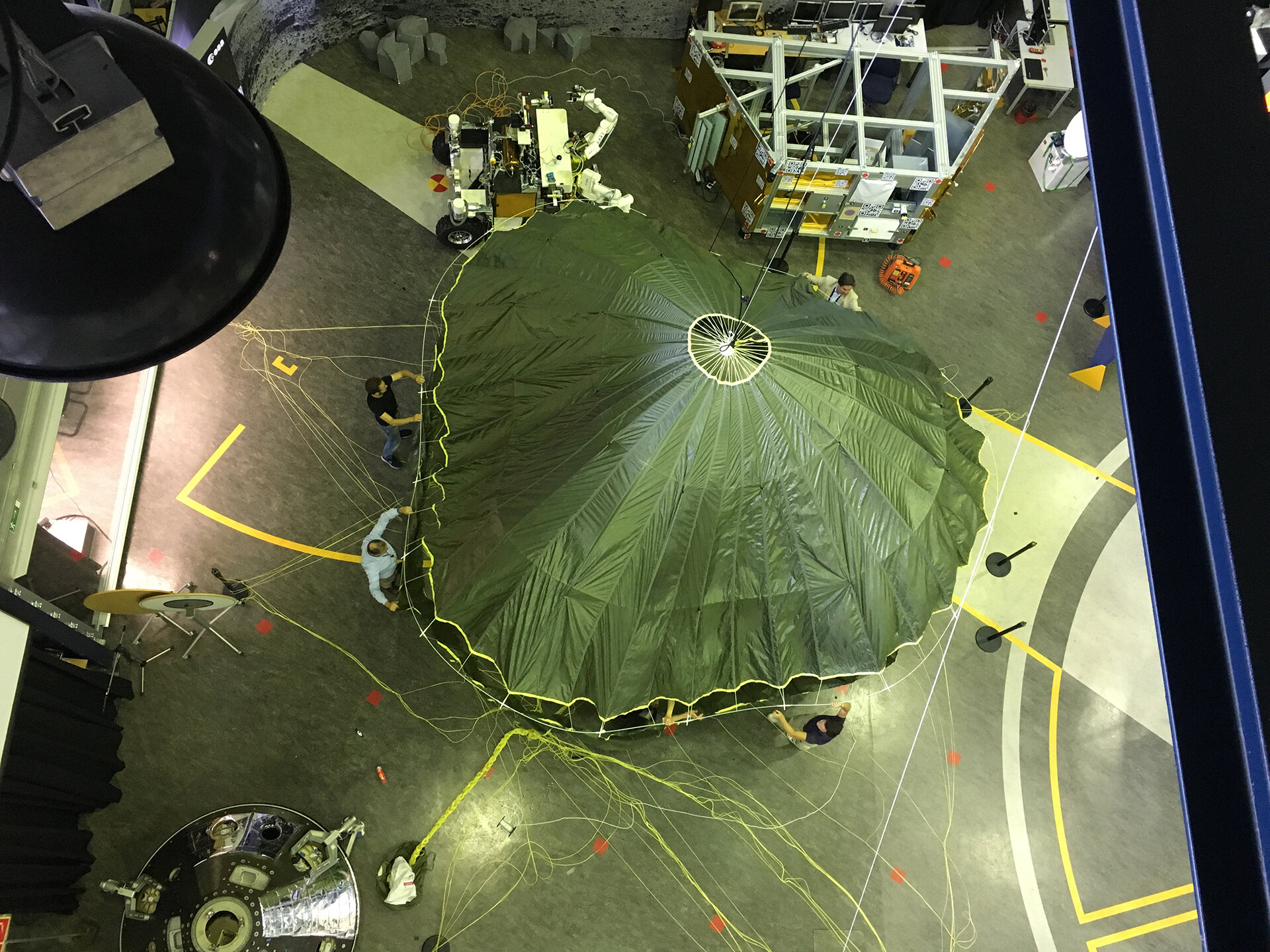 Installing Schiaparelli engineering model parachute