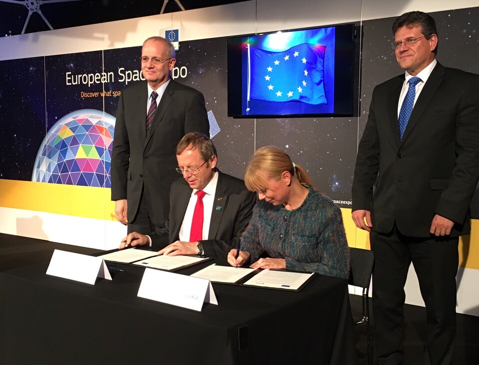 Signature of ESA/EU Joint Statement on Shared Vision and Goals 