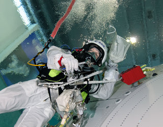 Matthias Maurer at ESA's Neutral Buoyancy Facility