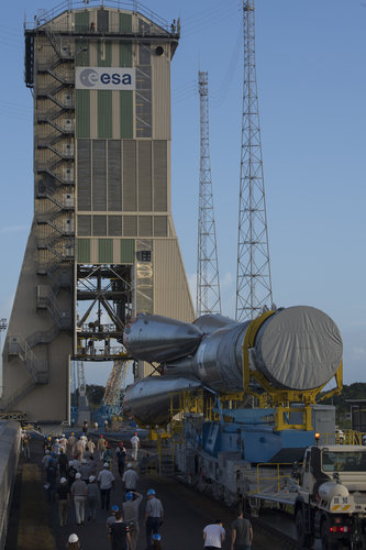 Soyuz VS16 transfer from MIK to launch zone