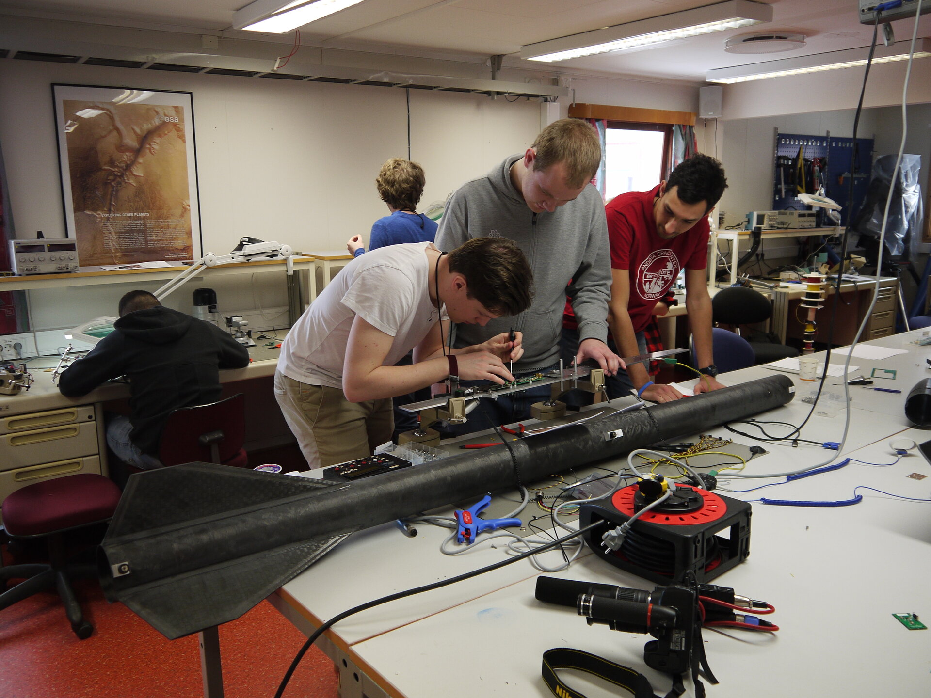 Students preparing the payload of the student rocket