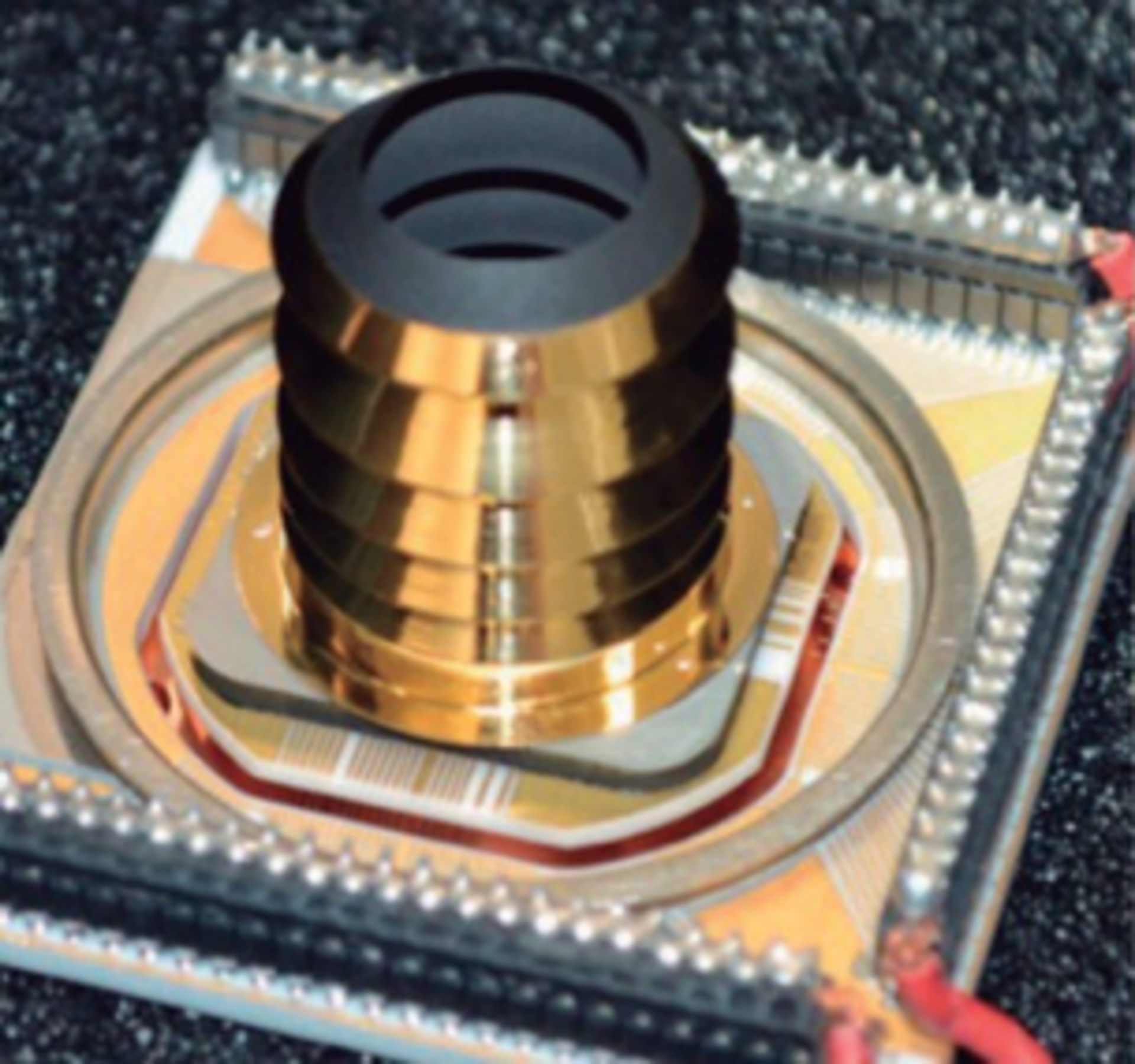 Low dark current 2D MCT detector on ceramic