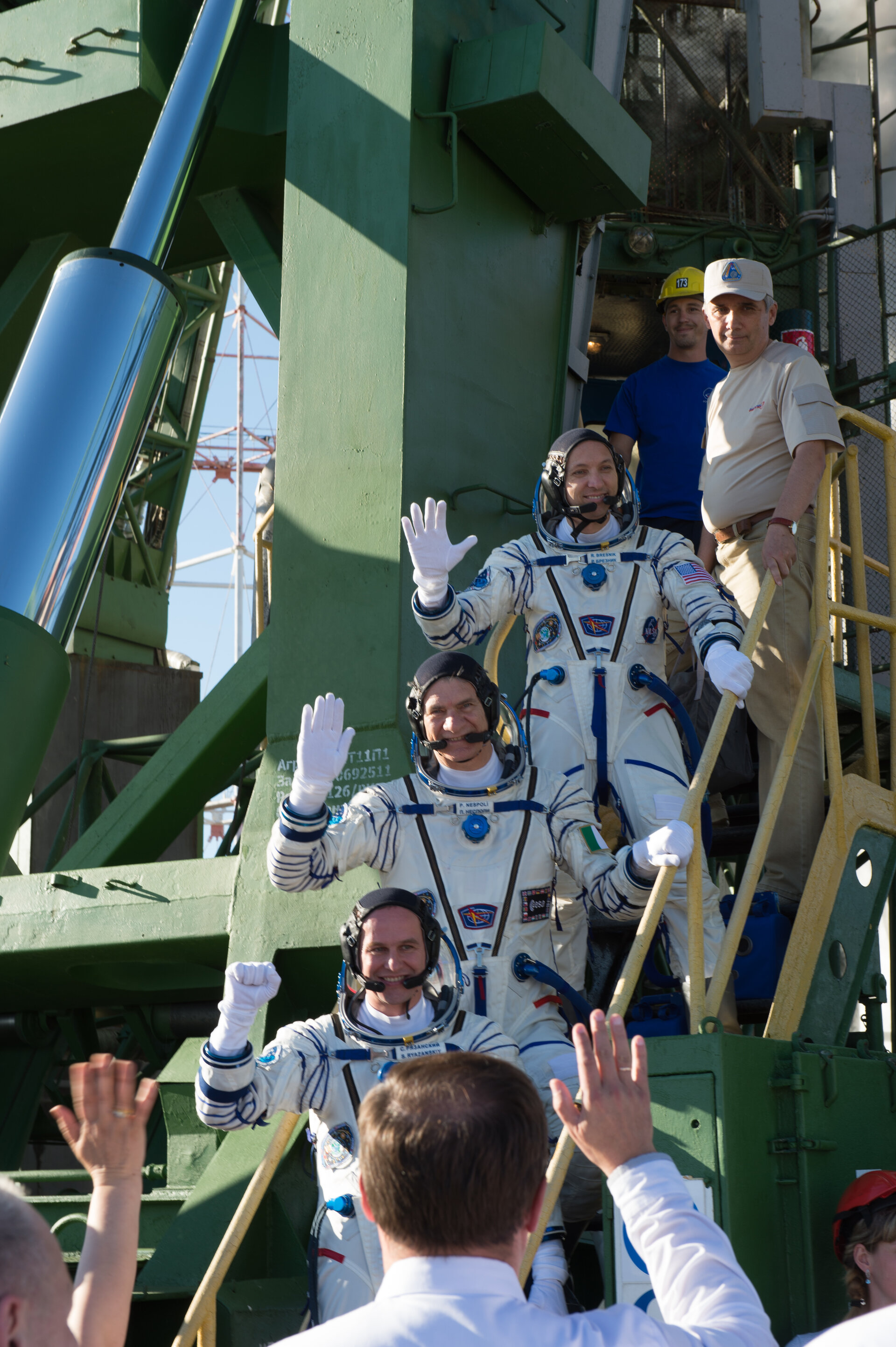 Expedition 52 crewmembers greeting audience at the launch pad