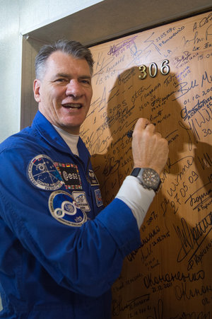 Paolo Nespoli performs the traditional door signing at the Cosmonaut Hotel 