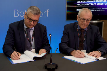 Signing the Pacis-1 agreement