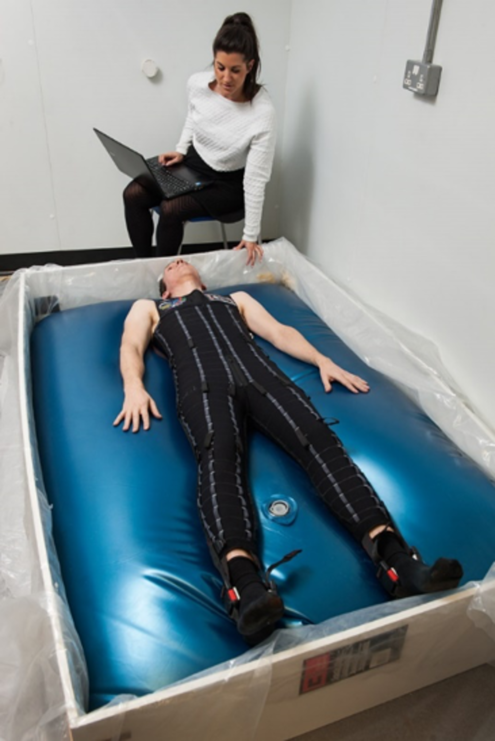 Waterbed simulates weightlessness