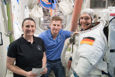 Expedition 56/57 crew members training 