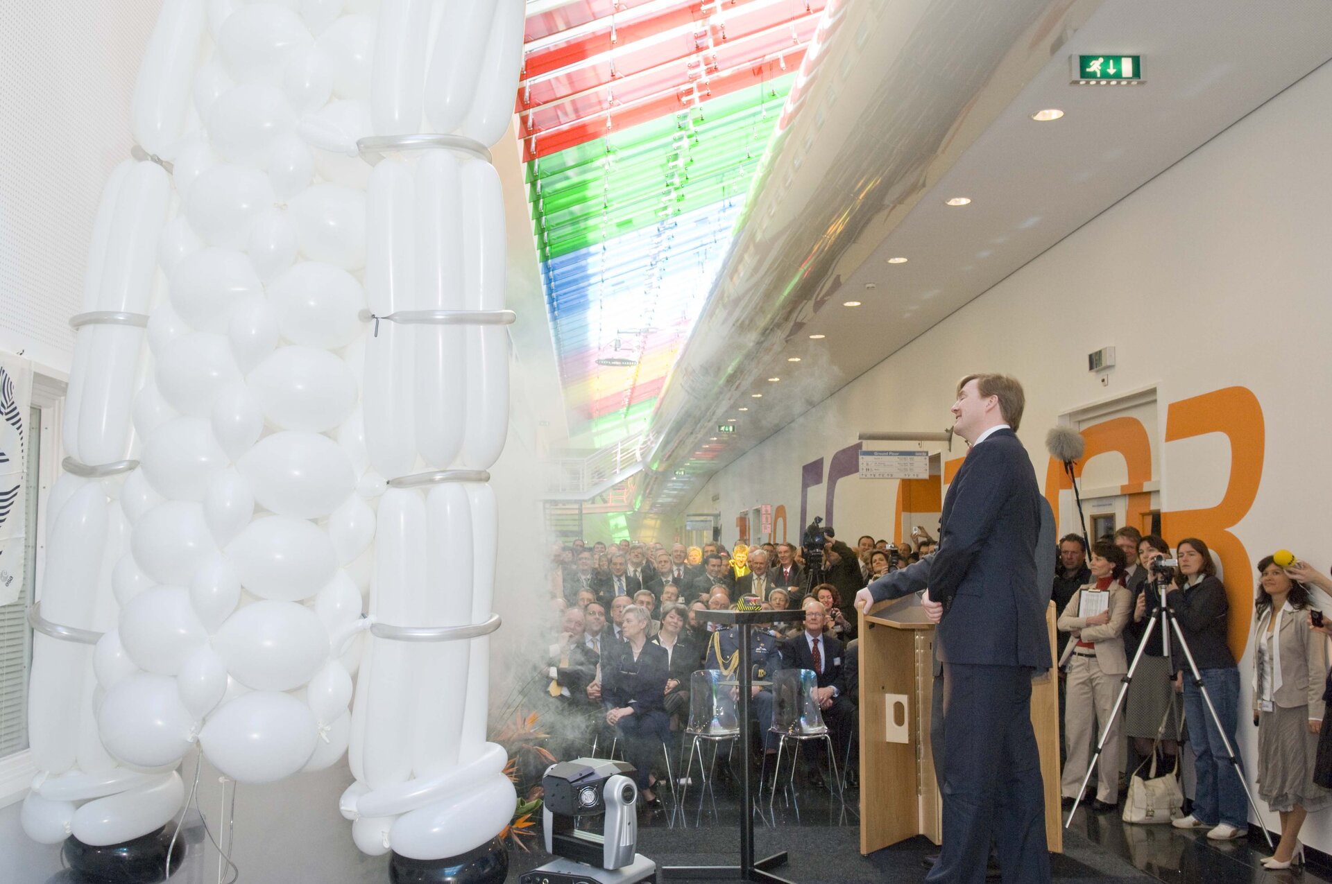 Prince Willem-Alexander opens ESTEC's new lab corridor in 2008