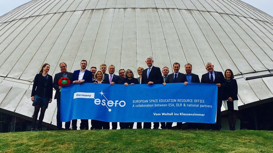 ESERO Germany consortium members, ESA and DLR representatives 