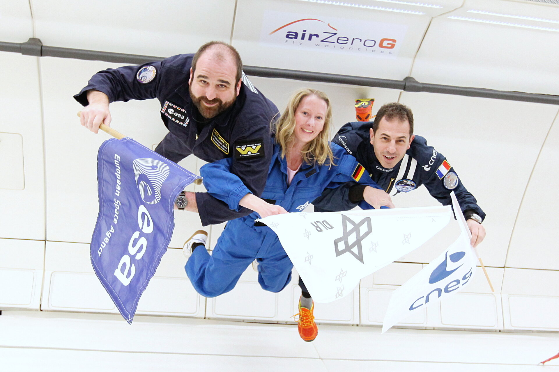 De gauche à droite: Neil Melville (ESA), Katrin Stang (DLR), et Sébastien Rouquette (CNES)