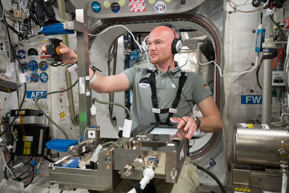 Alexander running experiment on the Space Station