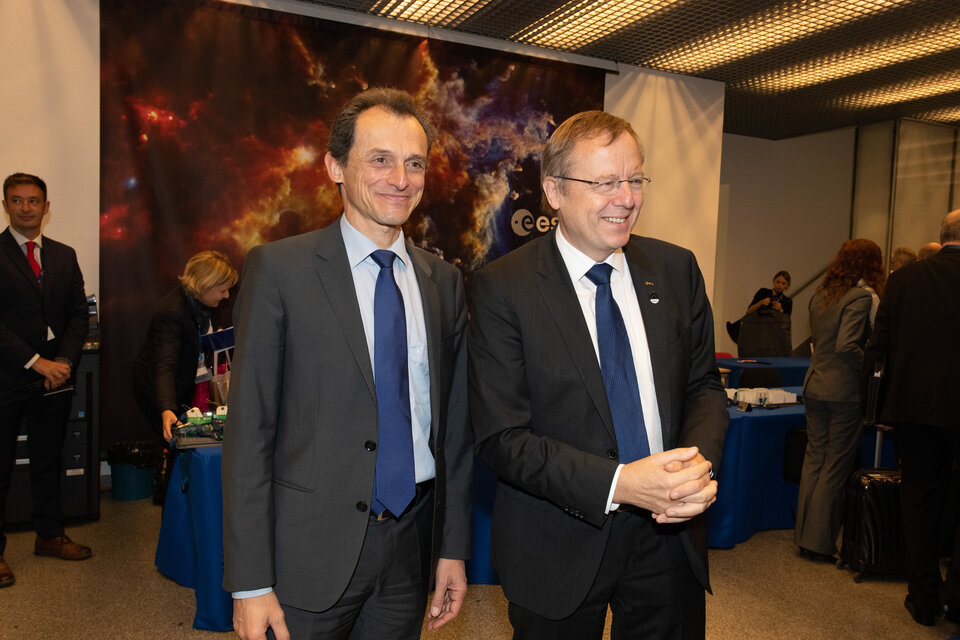 Bienvenida del director general de la ESA durante la reunión ministerial intermedia celebrada en Madrid el 25 de octubre de 2018 