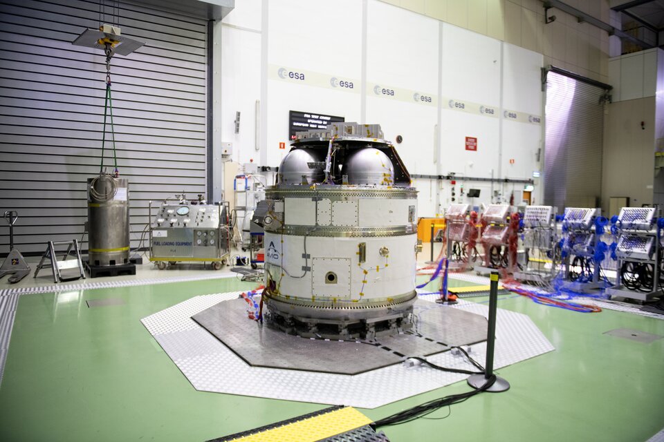 De 'shaker', of triltafel voor satellieten in het Test Center