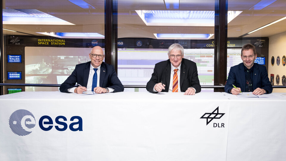 ESA and DLR signed cooperation agreement