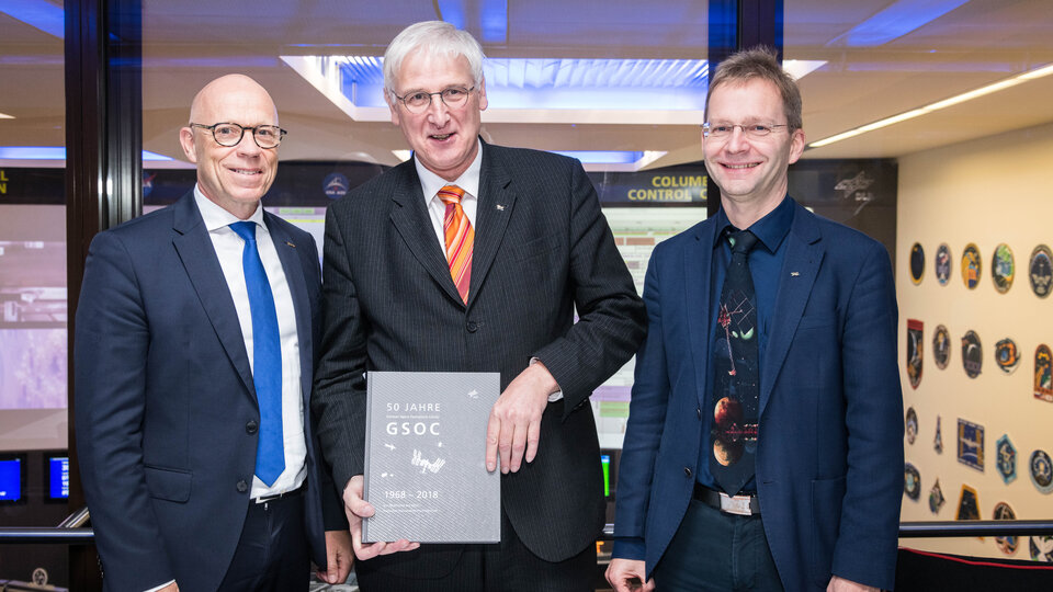 ESA's Rolf Densing (left) joins Hansjörg Dittus and Felix Huber (right) from DLR