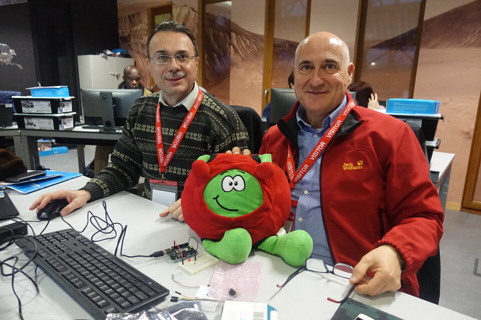 Paxi helps the teachers discover Arduino