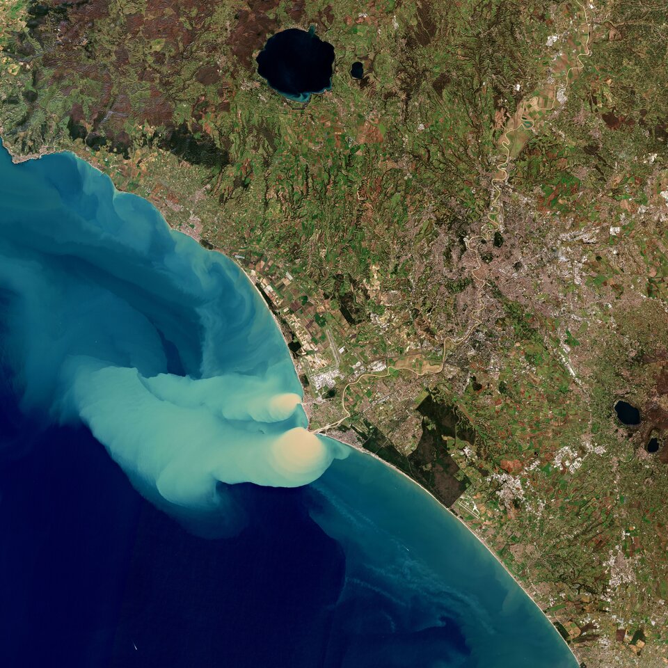 Observatie van kustwateren: monding van de Tiber, Italië, waargenomen op 5 februari 2019 door Sentinel-2b van het Europese Copernicus-programma