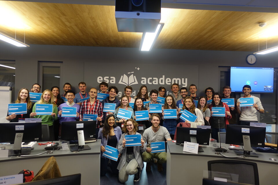 After an intense week the students received their certificate of participation