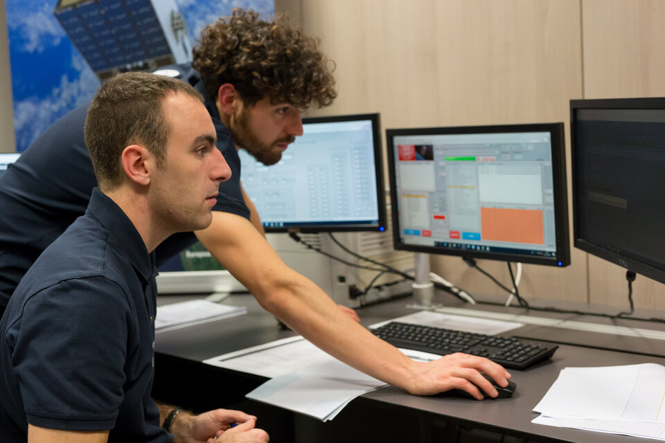 Student operators monitoring ESEO at the Mission Control Centre. Copyright: ESA