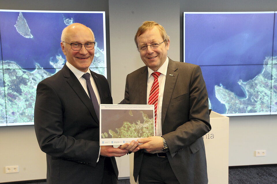 Estonian Land Board Director General Tambet Tiits and ESA Director General Jan Wörner