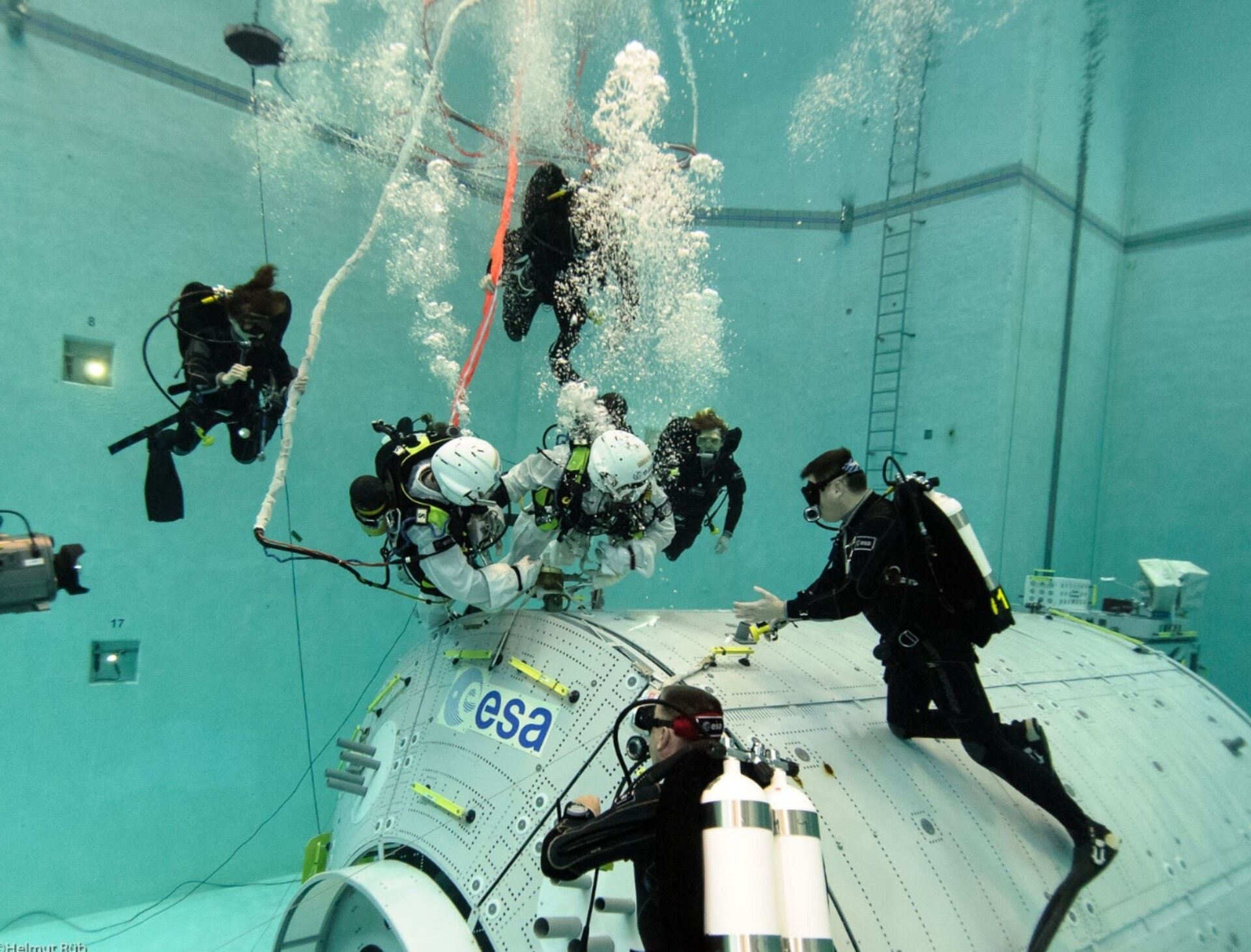 ESA EVA training in the NBF at EAC
