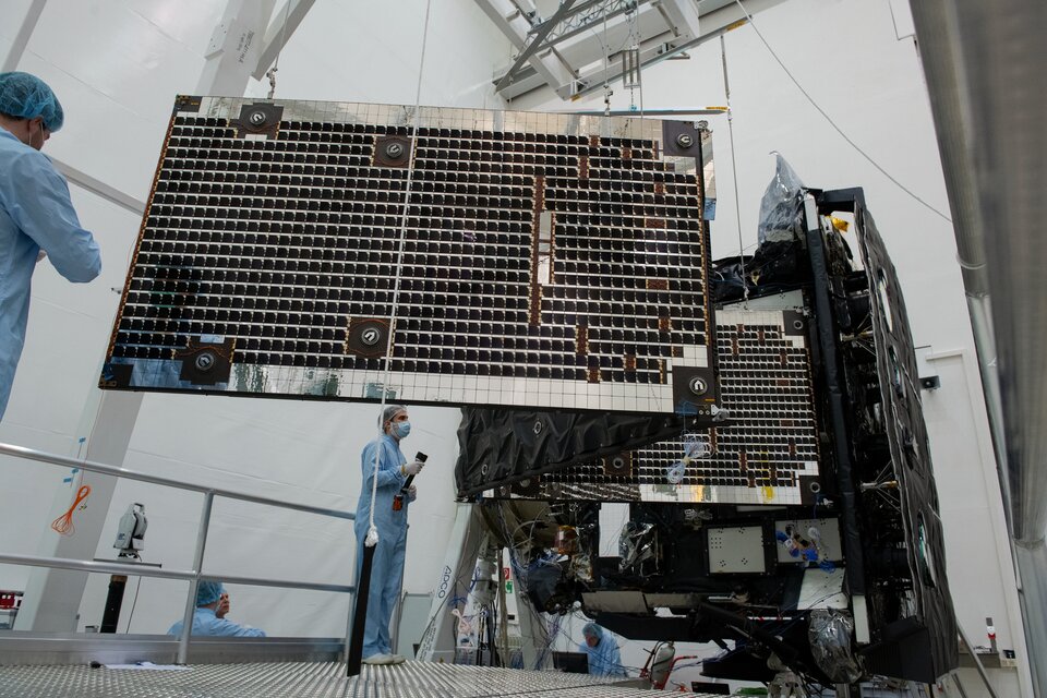 Test de déploiement des panneaux solaires de Solar Orbiter