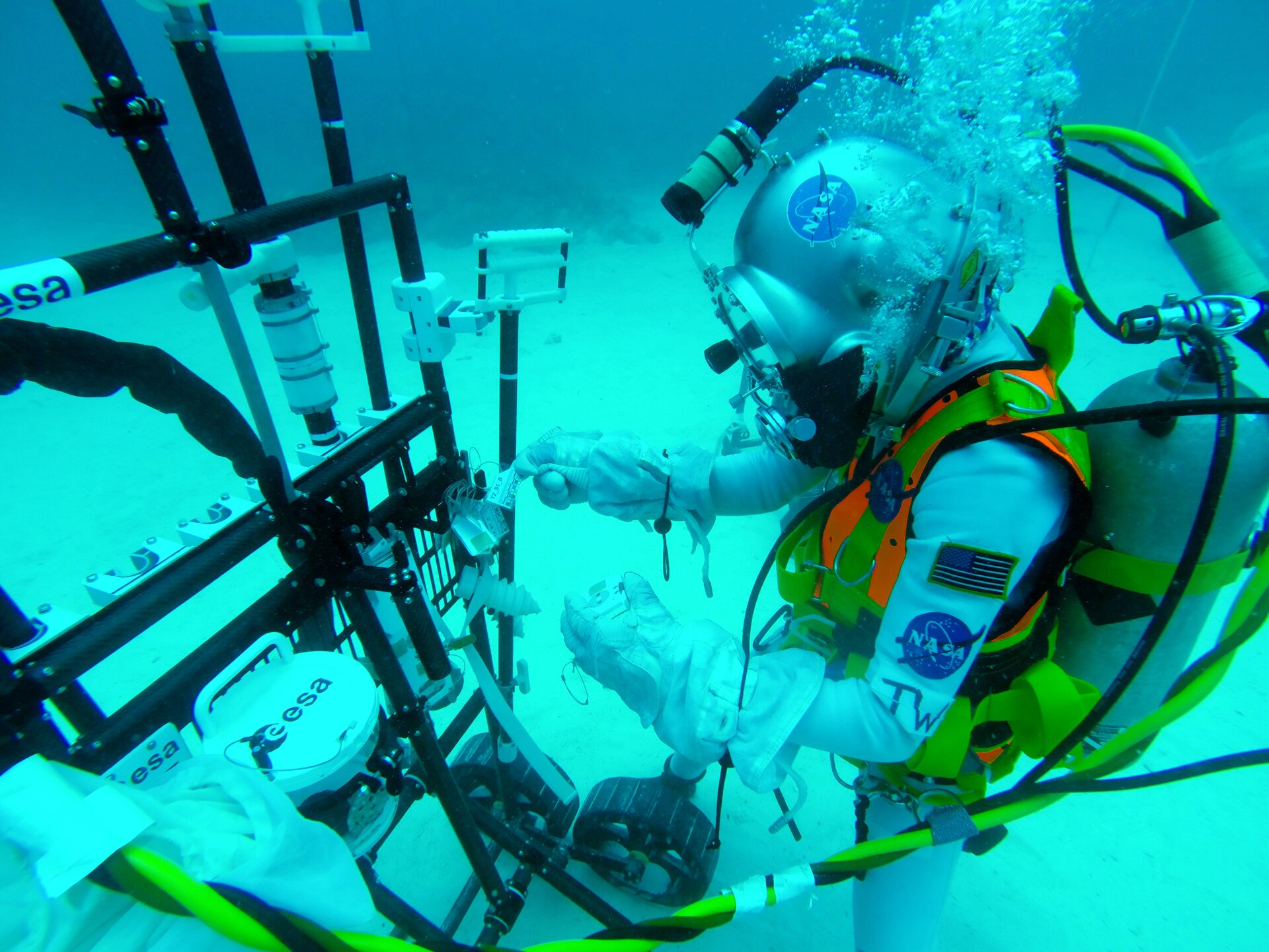 Testing prototypes for geological sampling tools underwater