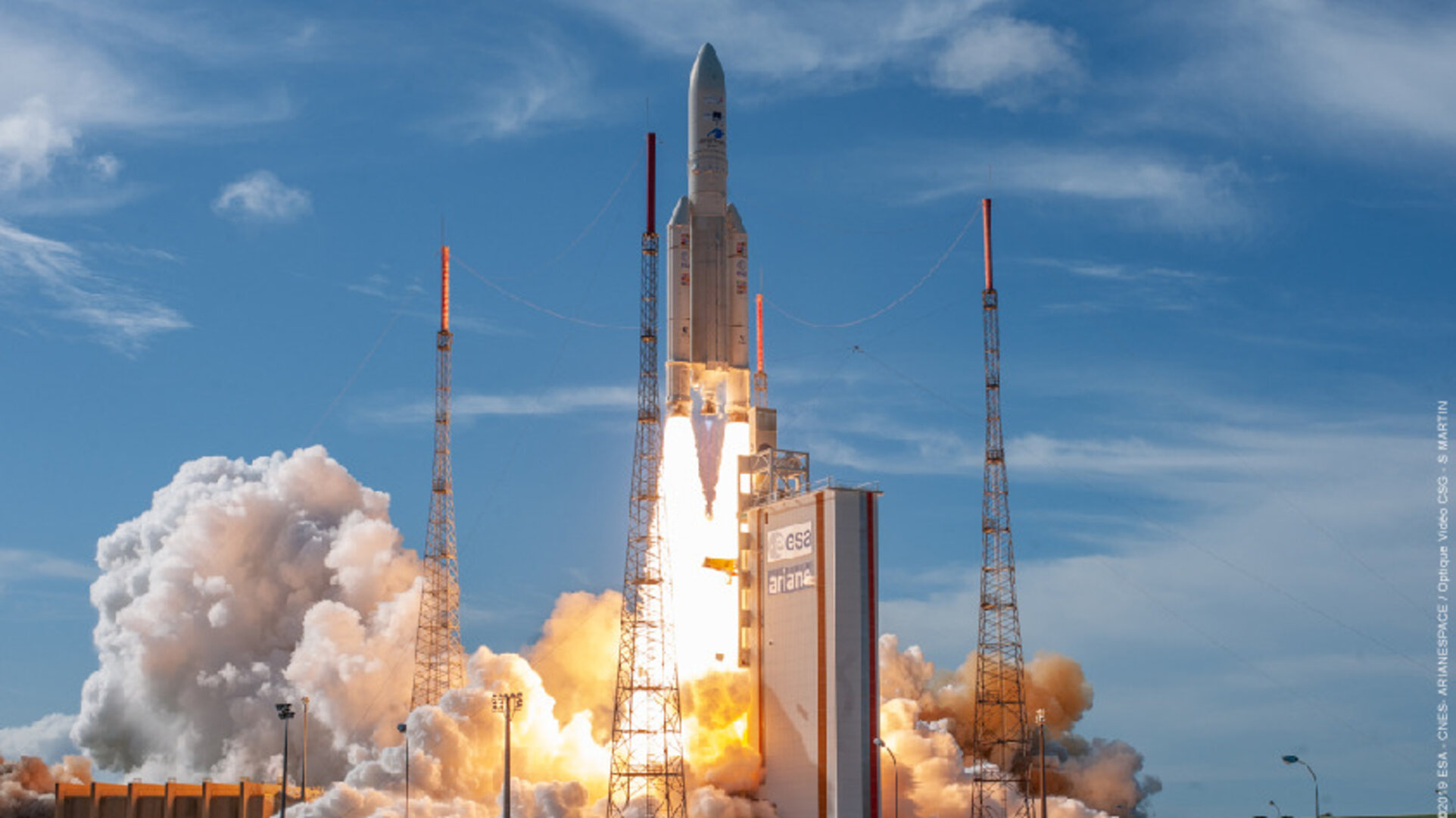 Start der Ariane 5 mit dem EDRS-C-Satelliten an Bord