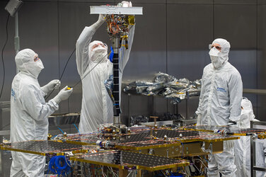 PanCam mast fitted to ExoMars rover 