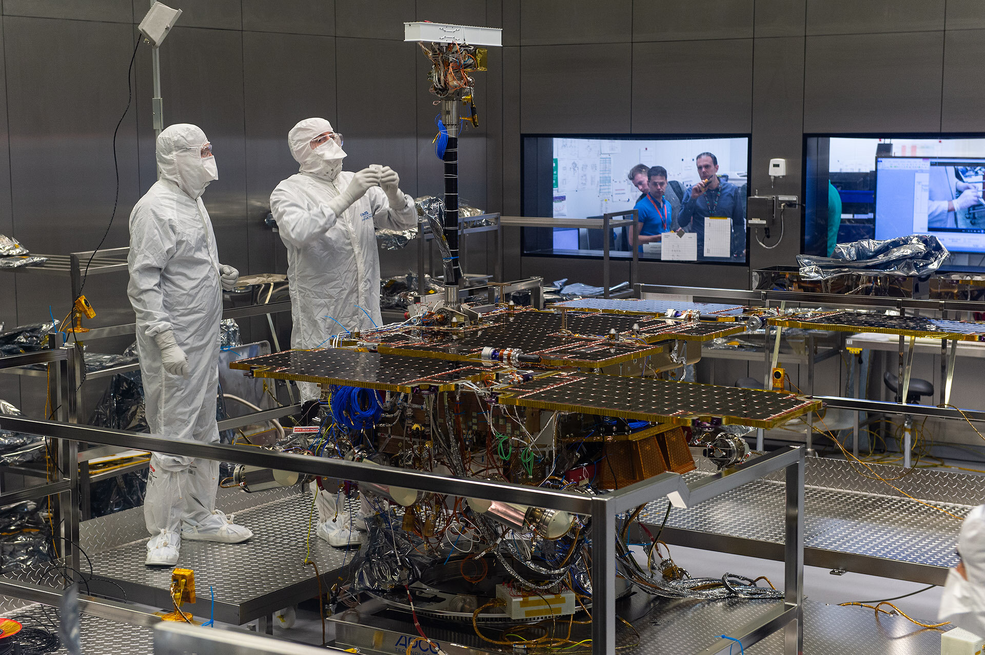 PanCam mast fitted to ExoMars rover 