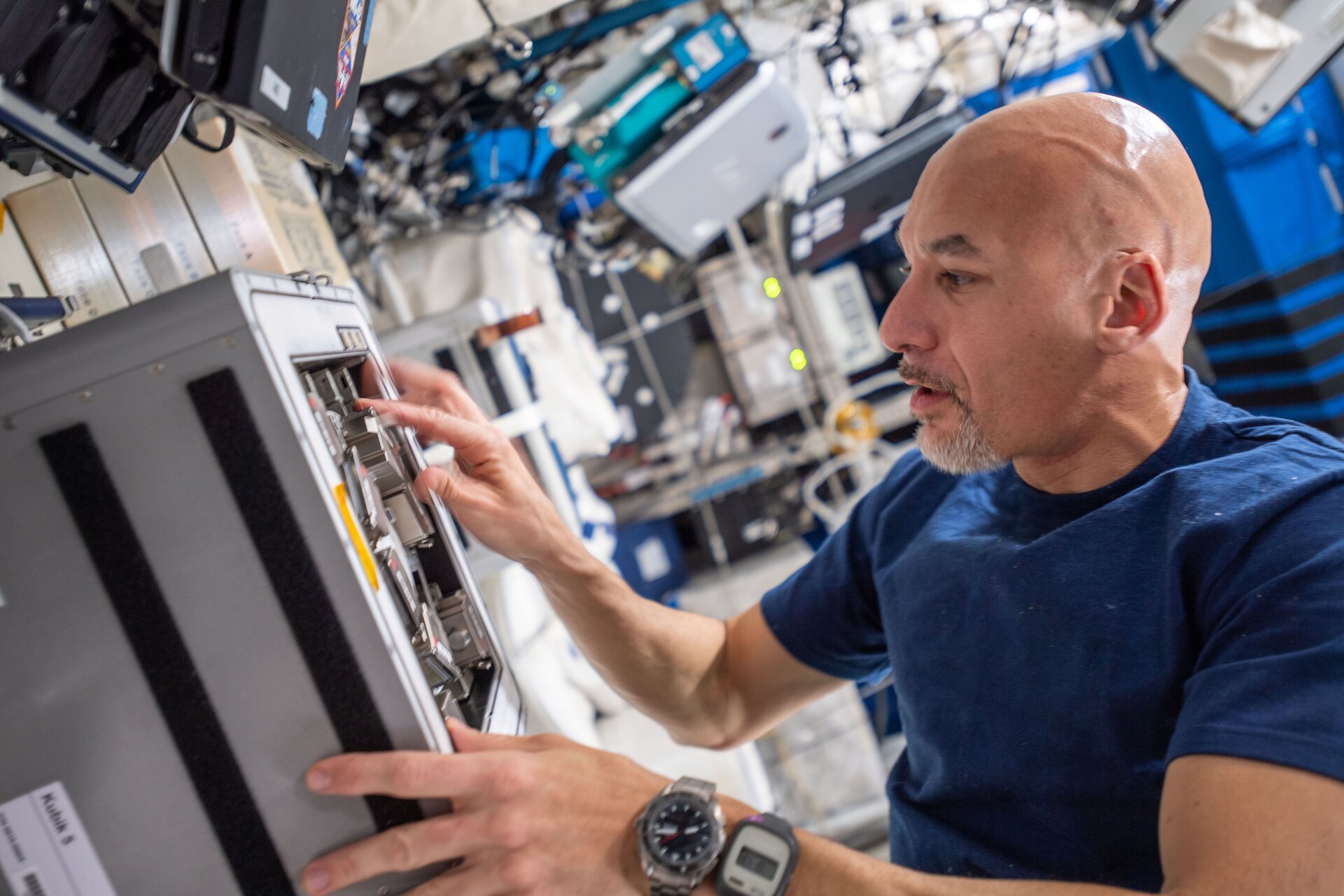 Luca installs Biorock in the Space Station's Kubik facility