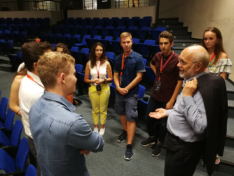 Prof. Armel Kerrest discussing with students 