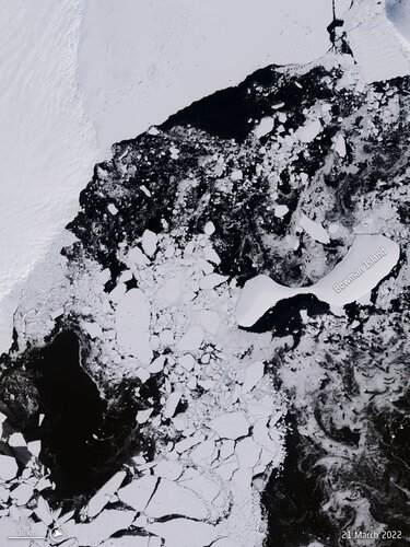 Spotted by the Copernicus Sentinel-2 mission, the Conger ice shelf collapsed in East Antarctica around 15 March. 