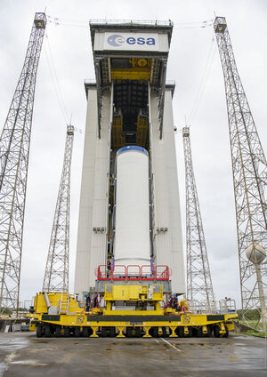P120C first stage transferred to Vega mobile gantry for VV21, 15 April 2022