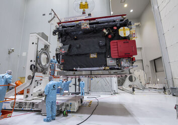 Juice unpacking at Europe's Spaceport in French Guiana
