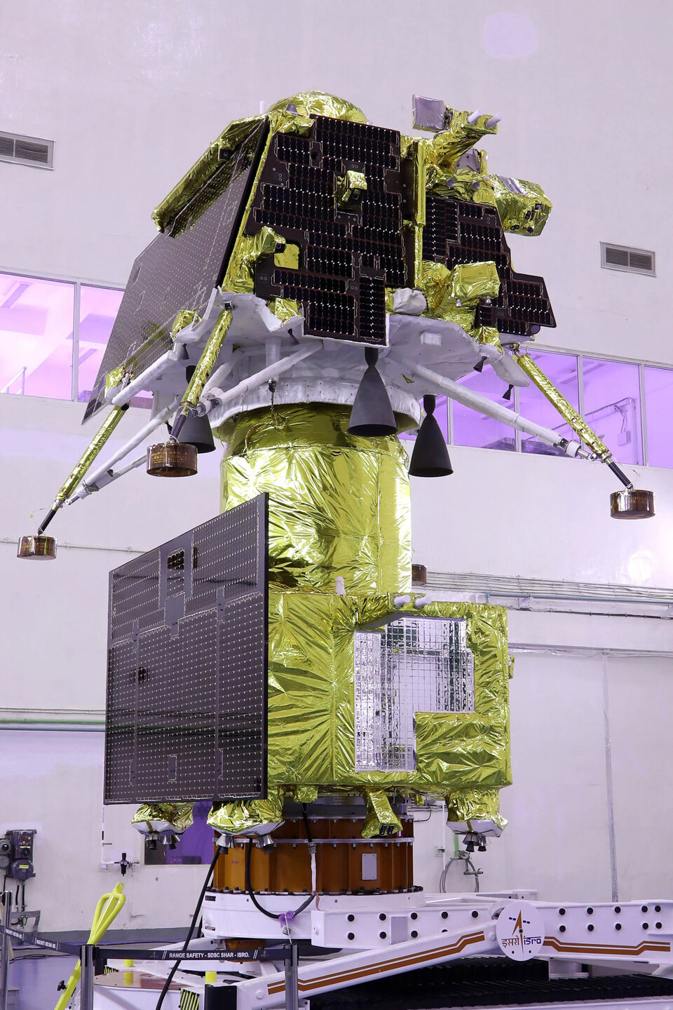The integrated propulsion and lander modules of Chandrayaan-3 in the clean room