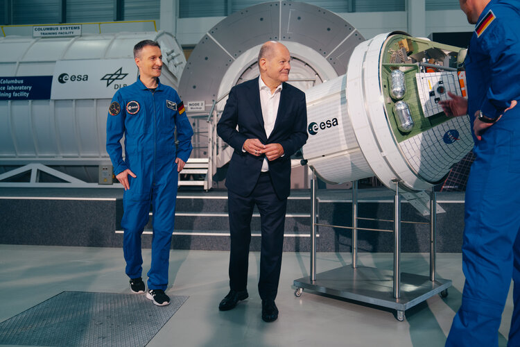 German Chancellor Olaf Scholz visits European Astronaut Centre