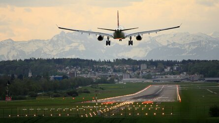 Plane landing in Zurich
