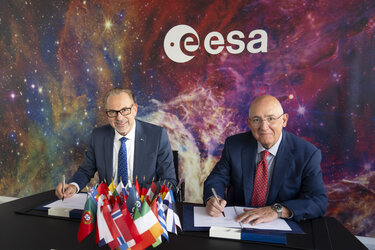 Josef Aschbacher, Director General of ESA, and Michael Suffredini, CEO of Axiom Space
